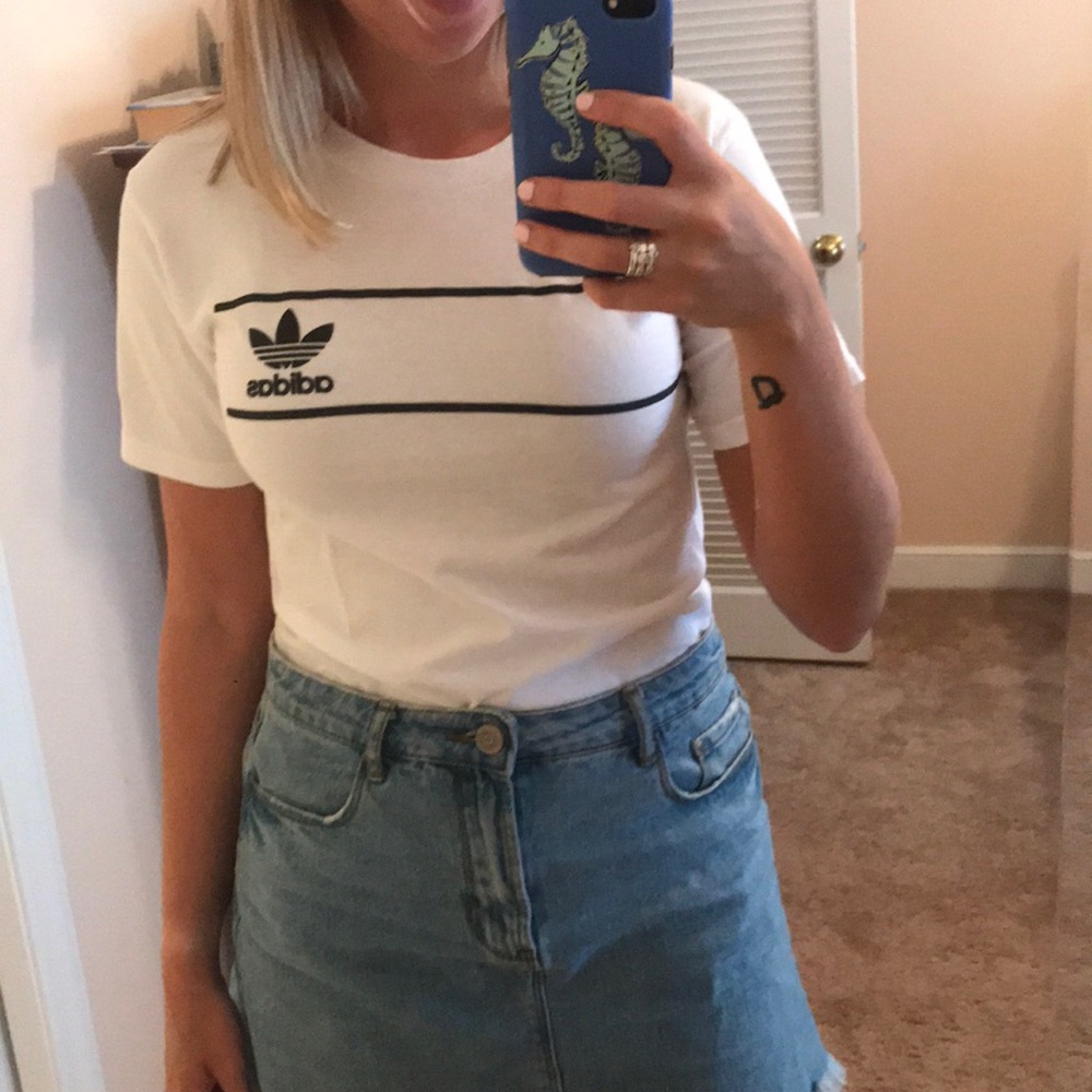 Adidas logo graphic tee!